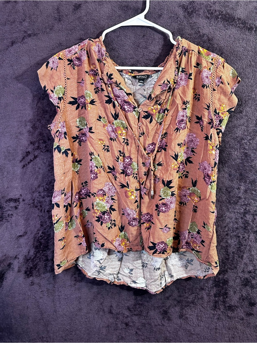 Buffalo David Bitton Peach Floral V-Neck Short Sleeve Blouse